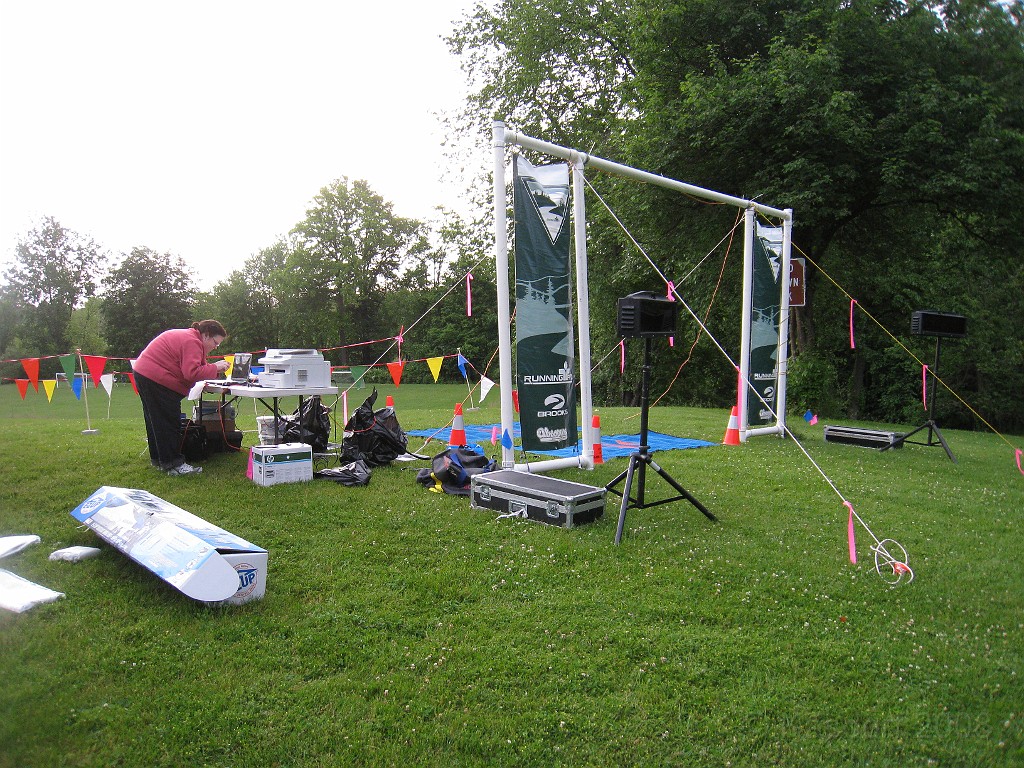 Flirt w Dirt 2009 035.jpg - The Flirt with Dirt 10K held by Running Fit on June 13, 2009. This is part two of the three part Serious Series held each year. It is run at Lakeshore Park in Novi Michigan.